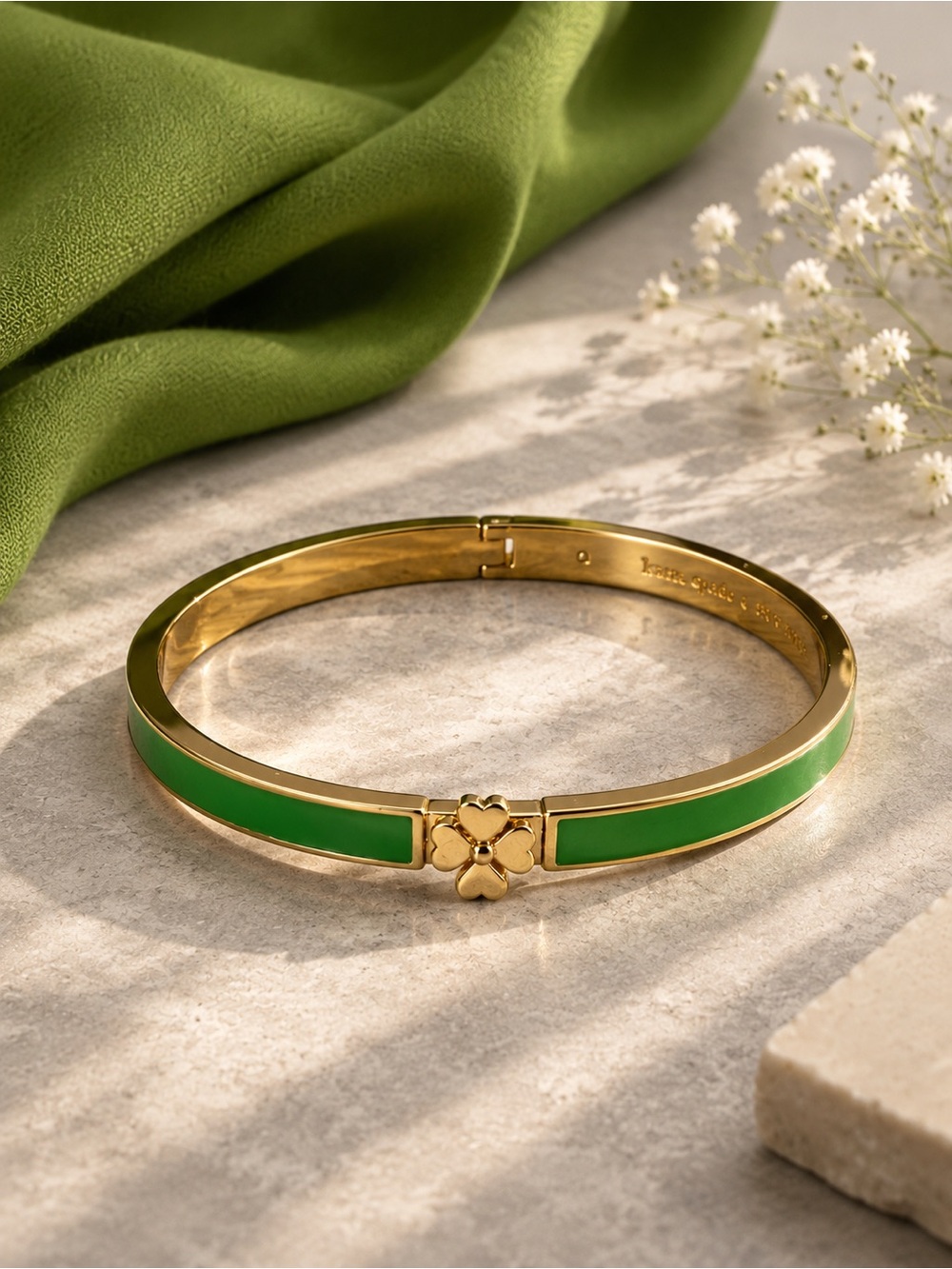 Kate Spade New York Green Enamel Clover Hinged Bangle Bracelet Gold Tone NWT